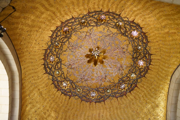 Trnov koruna na strop kaple Biovn v Antoniu - potek kov cesty